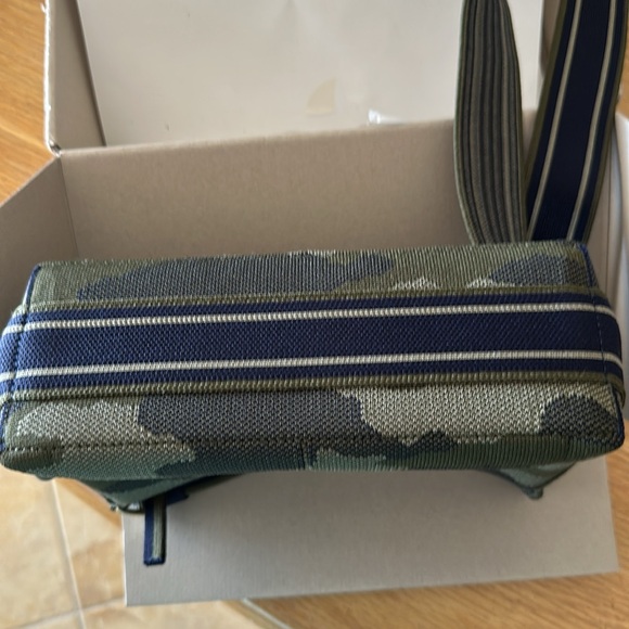 Like New! Rothy’s Spruce Camo Casual Crossbody Bag with Box & detached Tags - Picture 4 of 10